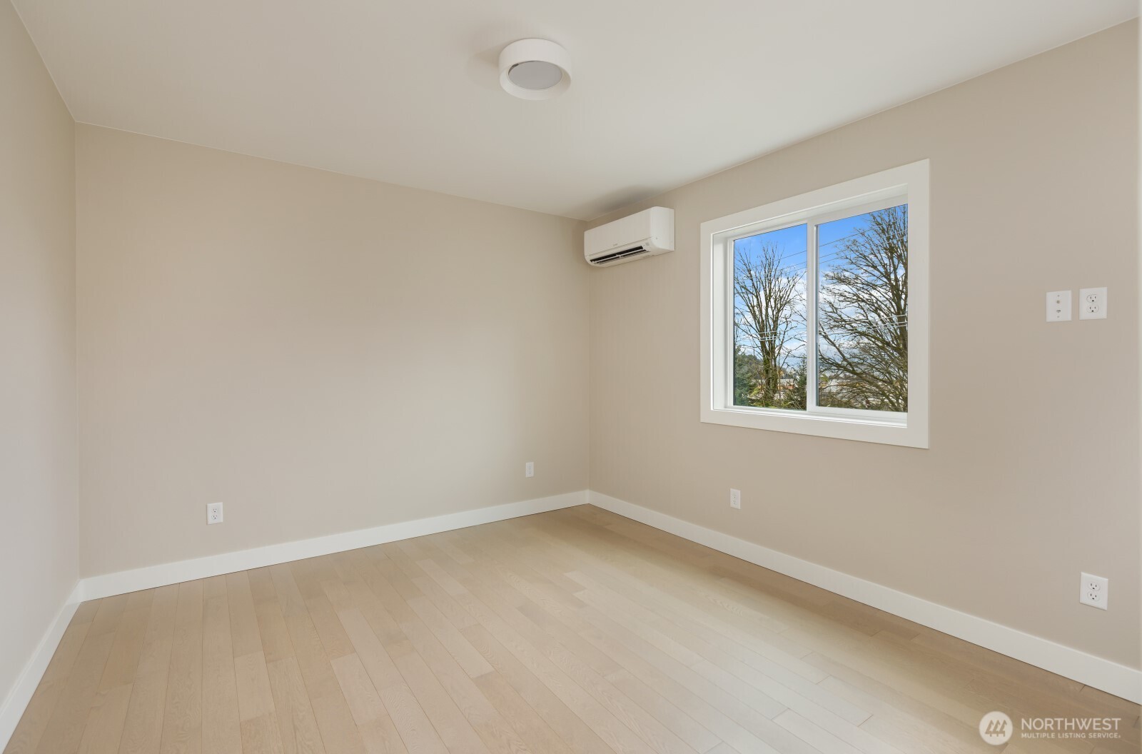 4009 21st Avenue Southwest Seattle, WA 98106 - Photo 27 of 36 an empty room with a window