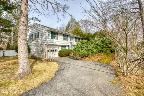 $1,095,000 | 9 Stuart Drive, Old Greenwich, CT 06870