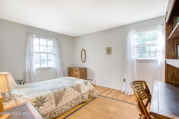 $1,095,000 | 9 Stuart Drive, Old Greenwich, CT 06870