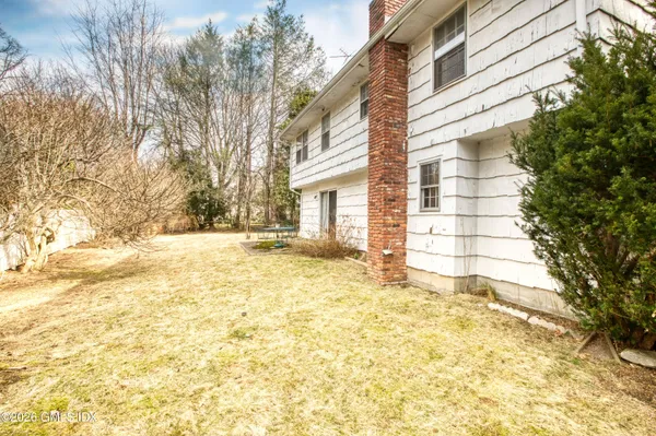 $1,095,000 | 9 Stuart Drive, Old Greenwich, CT 06870