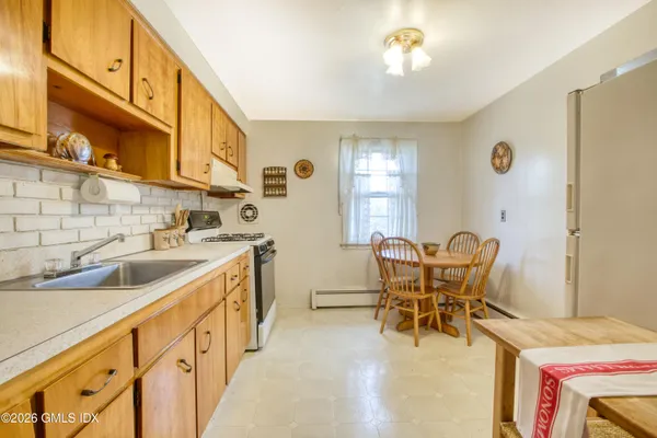 $1,095,000 | 9 Stuart Drive, Old Greenwich, CT 06870