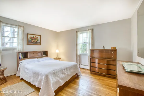$1,095,000 | 9 Stuart Drive, Old Greenwich, CT 06870