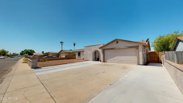 a view of a house with backyard and sitting area
