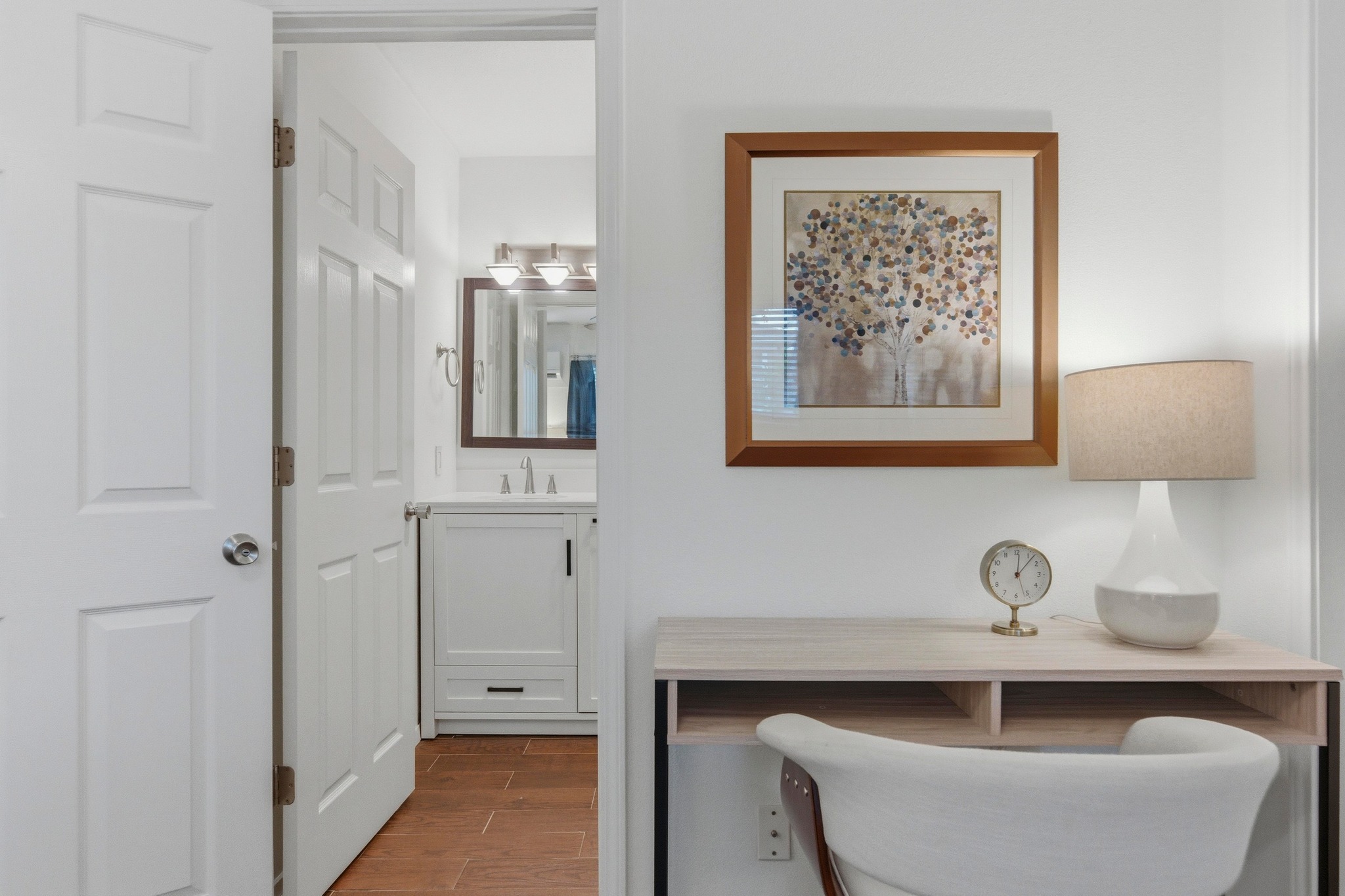 304 East 33rd Street, Unit 11 Austin, TX 78705 - Photo 14 of 27 a bathroom with a sink and a mirror