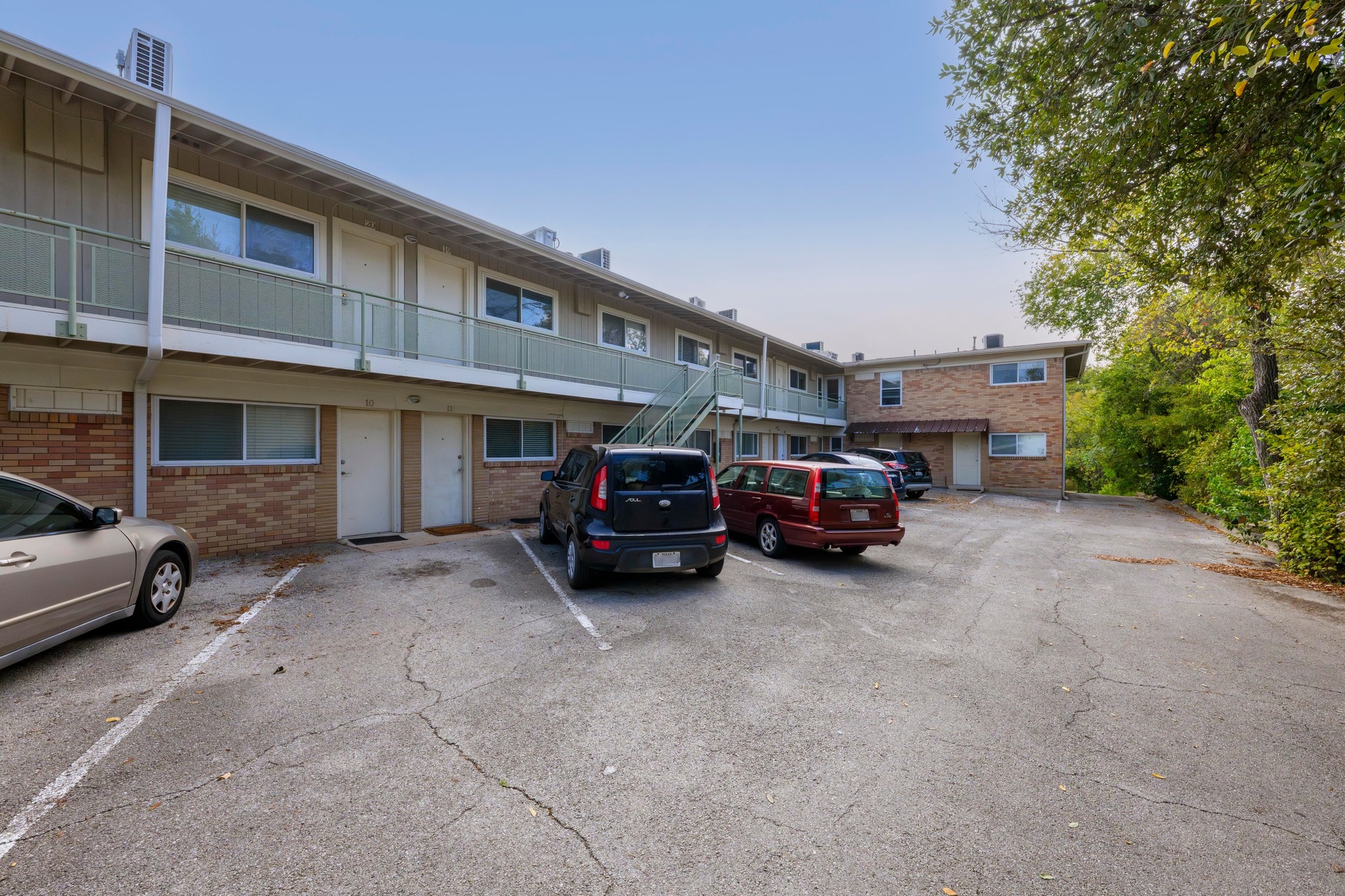 304 East 33rd Street, Unit 11 Austin, TX 78705 - Photo 18 of 27 a view of a cars parking in front of building