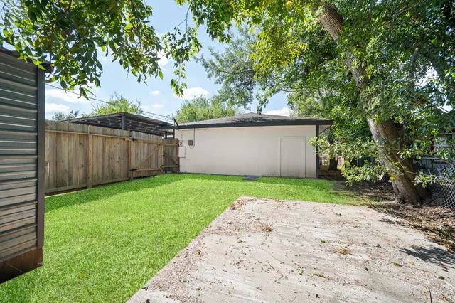 a backyard of a house with plants and trees