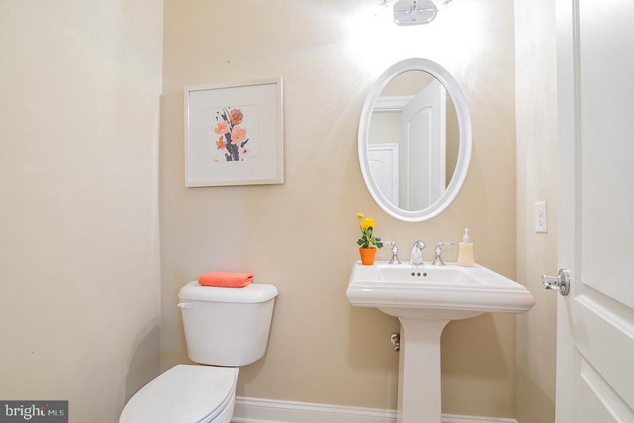 814 Newtown Road Berwyn, PA 19312 - Photo 15 of 23 Photo from another home built by this builder.