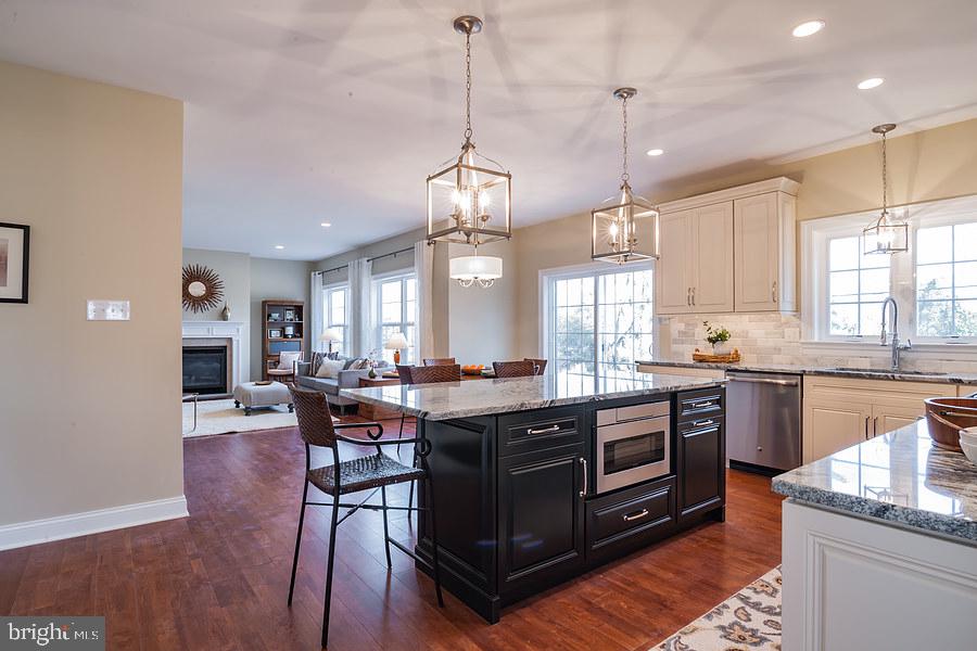 814 Newtown Road Berwyn, PA 19312 - Photo 3 of 23 Typical kitchen and family room by this builder.