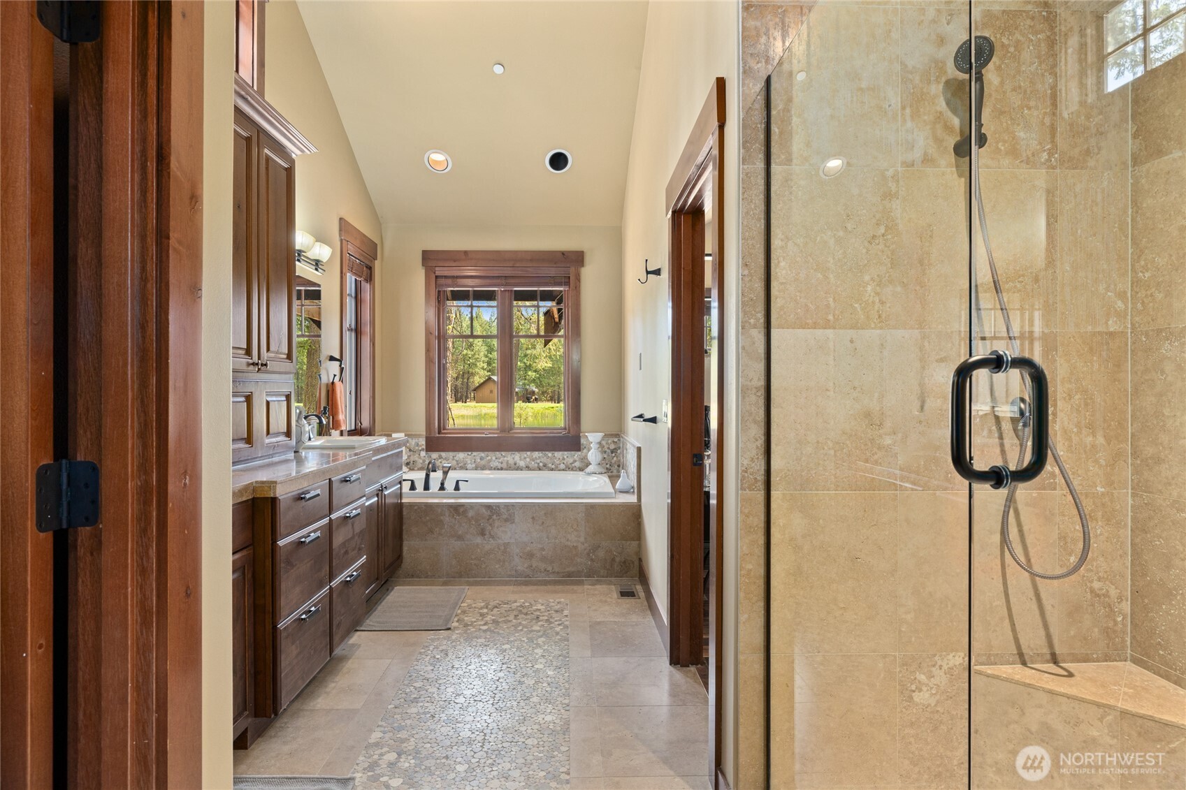 930 Coal Mine Way Cle Elum, WA 98922 - Photo 22 of 40 a bathroom with a tub sink and shower