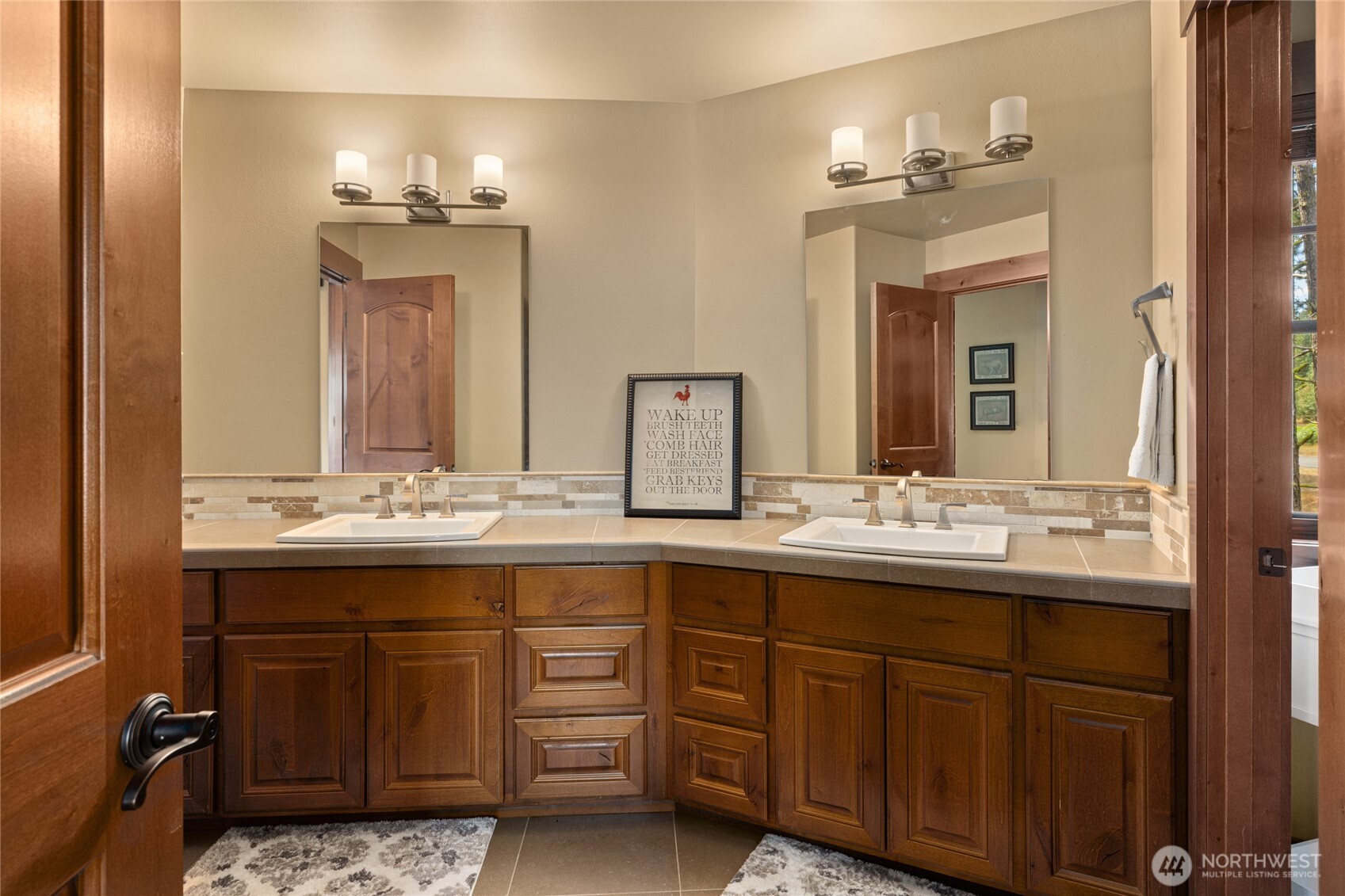 930 Coal Mine Way Cle Elum, WA 98922 - Photo 29 of 40 a bathroom with a double vanity sink and a mirror