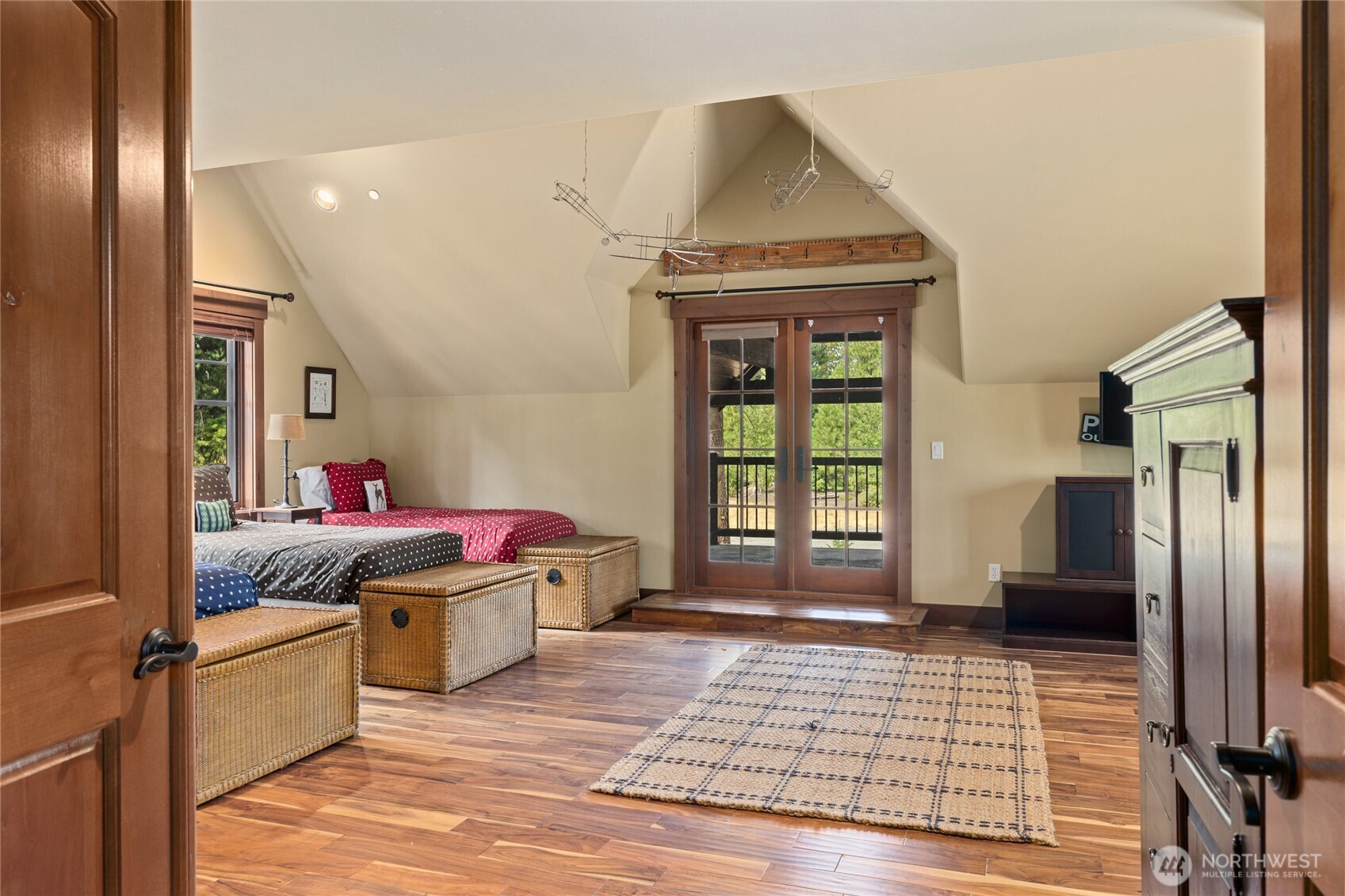 930 Coal Mine Way Cle Elum, WA 98922 - Photo 31 of 40 a living room with a couch and a table with wooden floor