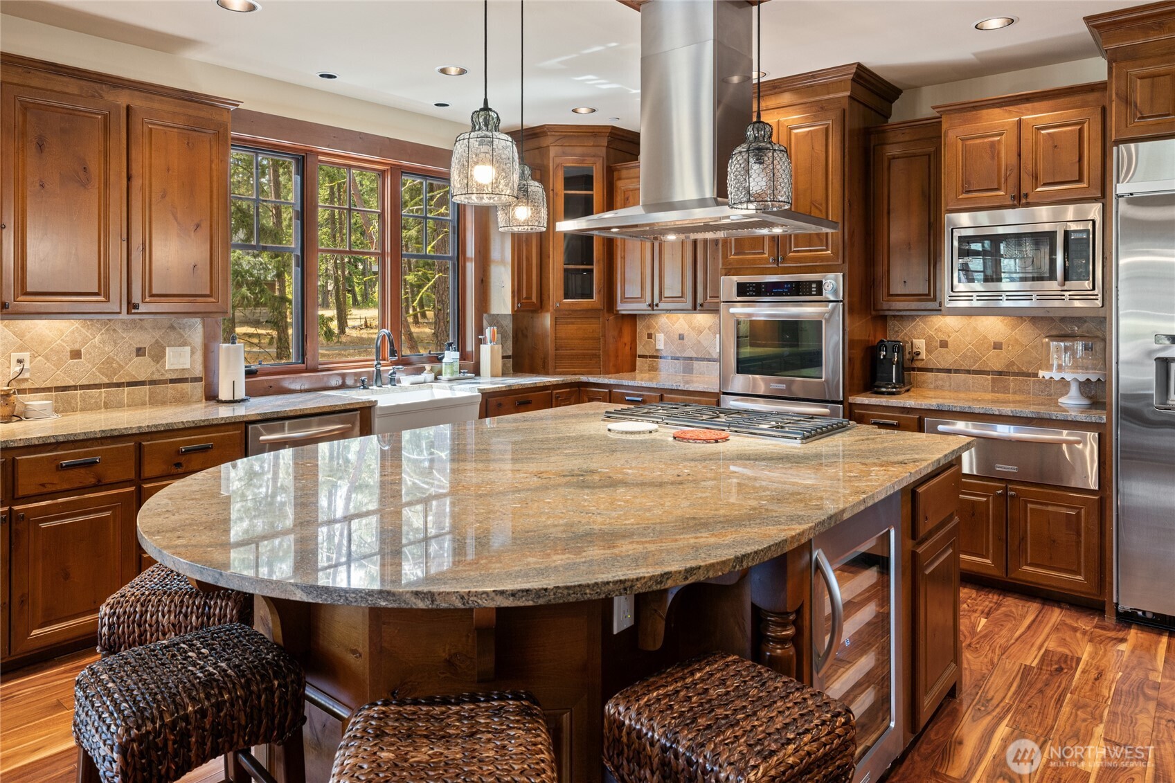 930 Coal Mine Way Cle Elum, WA 98922 - Photo 10 of 40 a kitchen with stainless steel appliances granite countertop a kitchen island a table and chairs