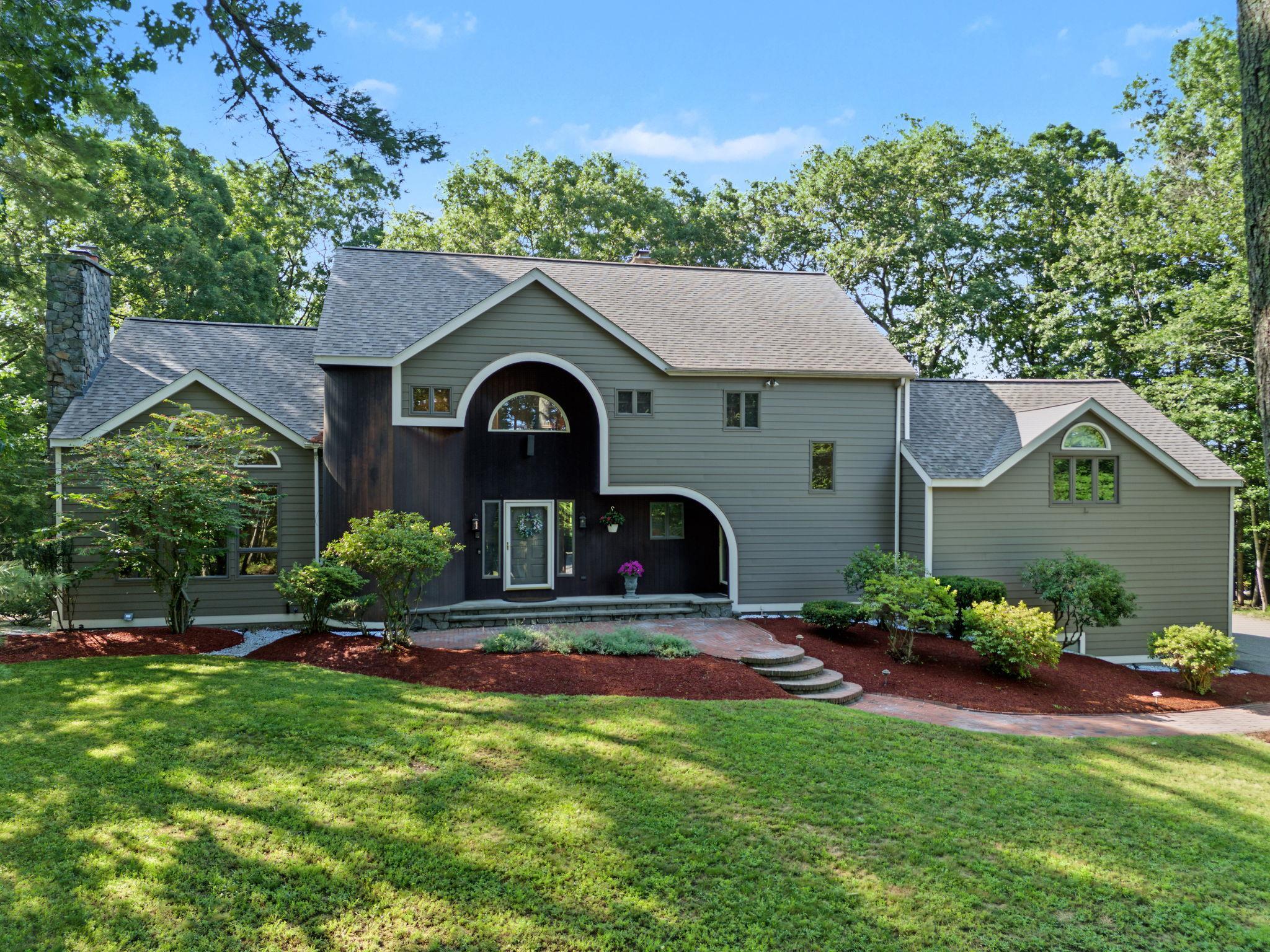 17 Galway Road Windham, NH 03087 - Photo 1 of 60 Gallery Image 1