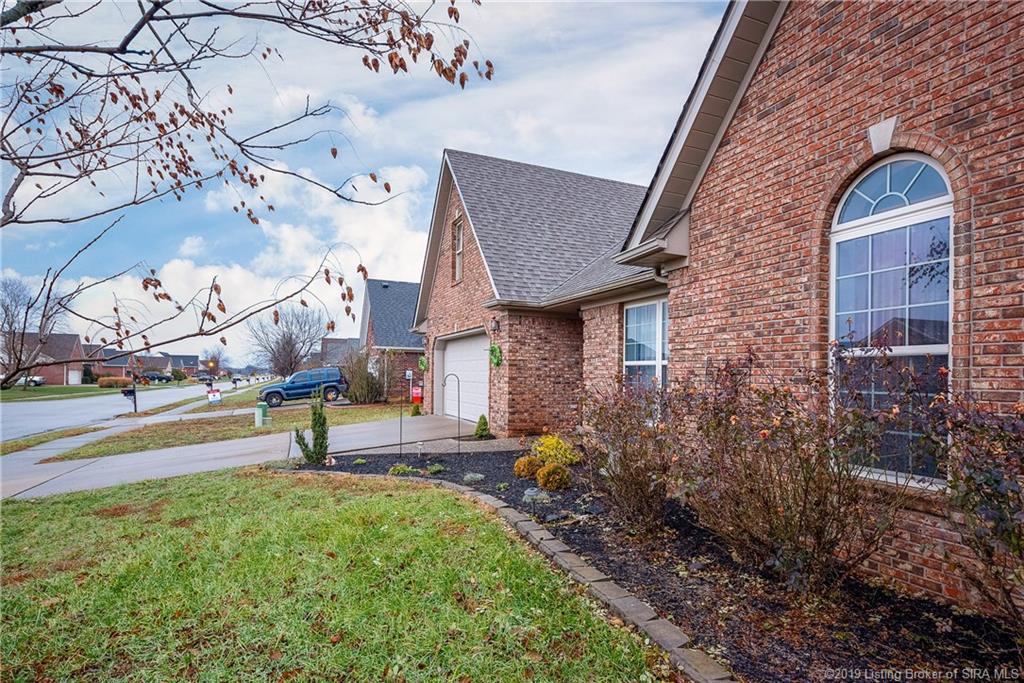 5527 Raintree Ridge Jeffersonville, IN 47130 - Photo 2 of 36 Gallery Image 2