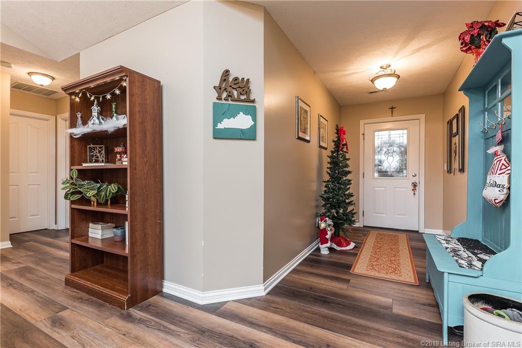 5527 Raintree Ridge Jeffersonville, IN 47130 - Photo 6 of 36 Gallery Image 6