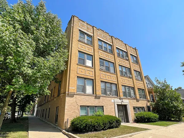 $1,900 | 3853 West Schubert Avenue, Unit 1, Chicago, IL 60647