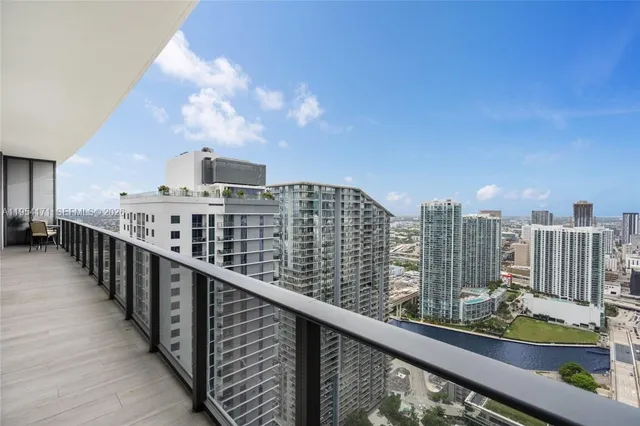 $7,800 | 45 Southwest 9th Street, Unit LPH4609, Miami, FL 33130