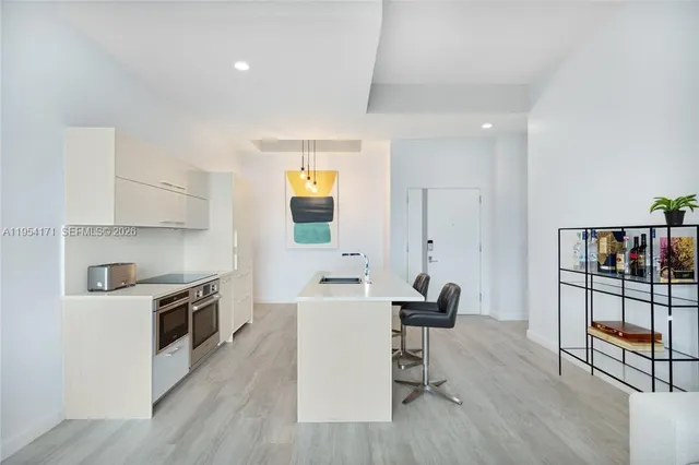 $7,800 | 45 Southwest 9th Street, Unit LPH4609, Miami, FL 33130