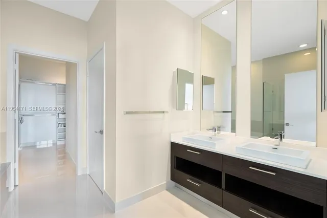 $7,800 | 45 Southwest 9th Street, Unit LPH4609, Miami, FL 33130