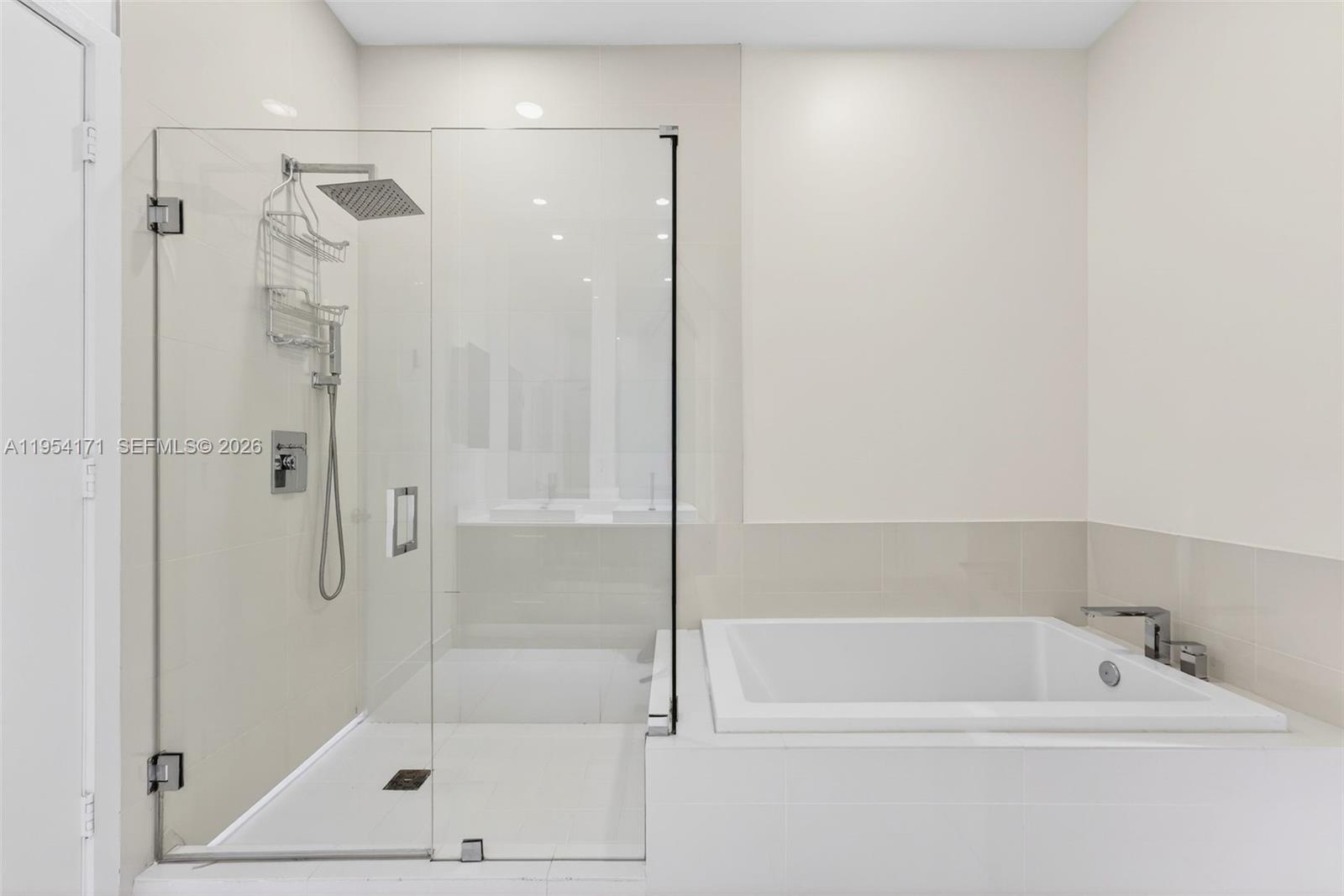 45 Southwest 9th Street, Unit LPH4609 Miami, FL 33130 - Photo 19 of 50 a bathroom with a bath tub and shower