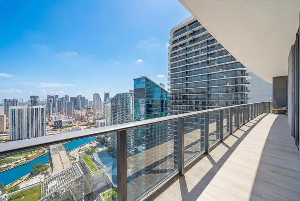 $7,000 | 45 Southwest 9th Street, Unit LPH4609, Miami, FL 33130