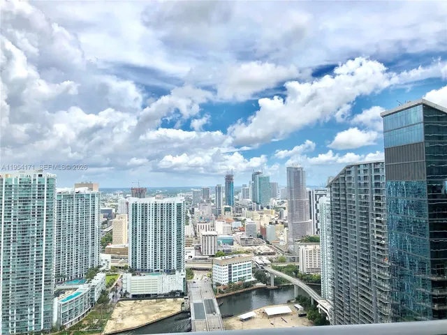 $7,800 | 45 Southwest 9th Street, Unit LPH4609, Miami, FL 33130