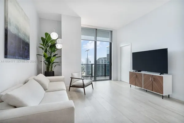 $7,000 | 45 Southwest 9th Street, Unit LPH4609, Miami, FL 33130