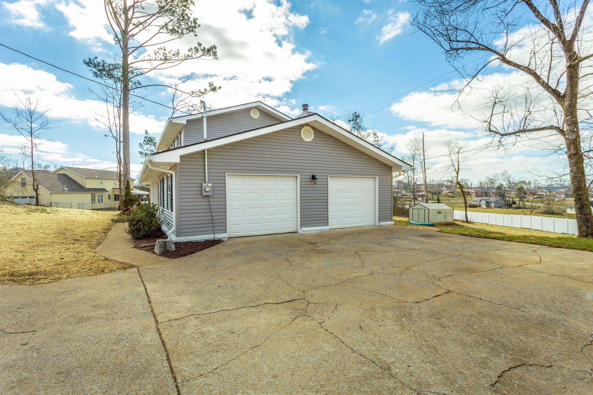 3703 Lantern Ridge Lane Chattanooga, TN 37421 - Photo 3 of 23 lantern ridge garage