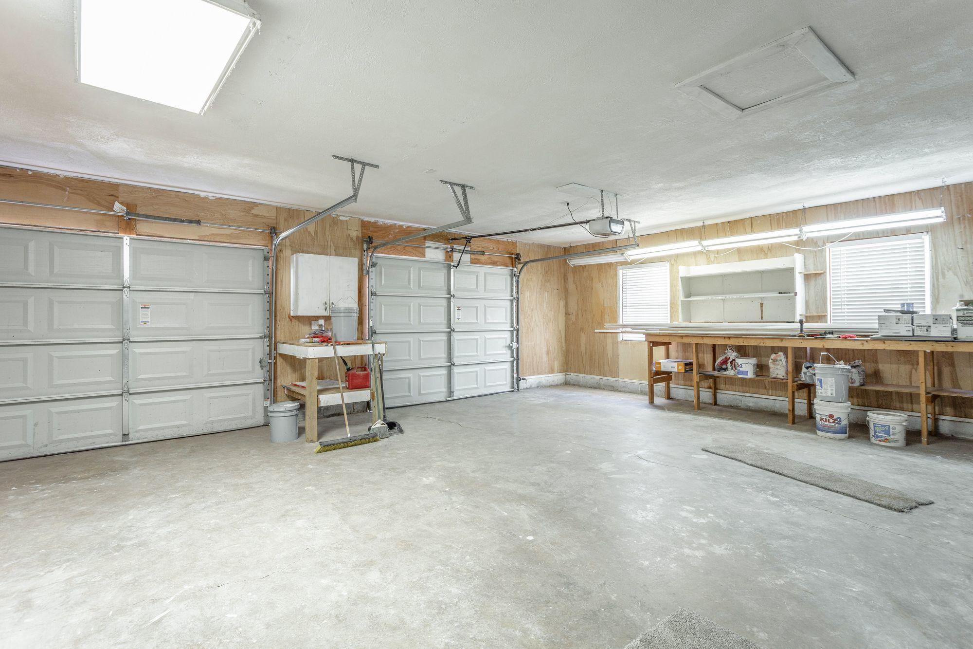 3703 Lantern Ridge Lane Chattanooga, TN 37421 - Photo 6 of 23 LR garage