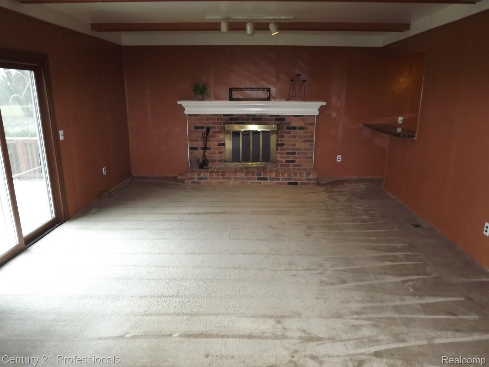 549 Lockmoore Court Rochester, MI 48307 - Photo 12 of 32 Family Room