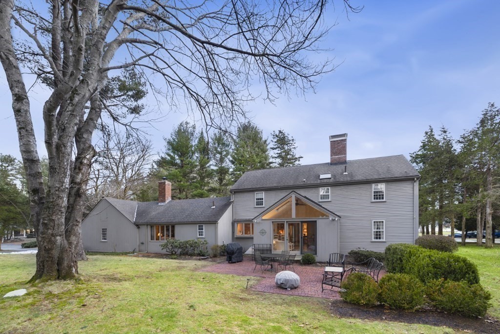 8 Townsend Road Lynnfield, MA 01940 - Photo 35 of 41 a front view of a house with garden