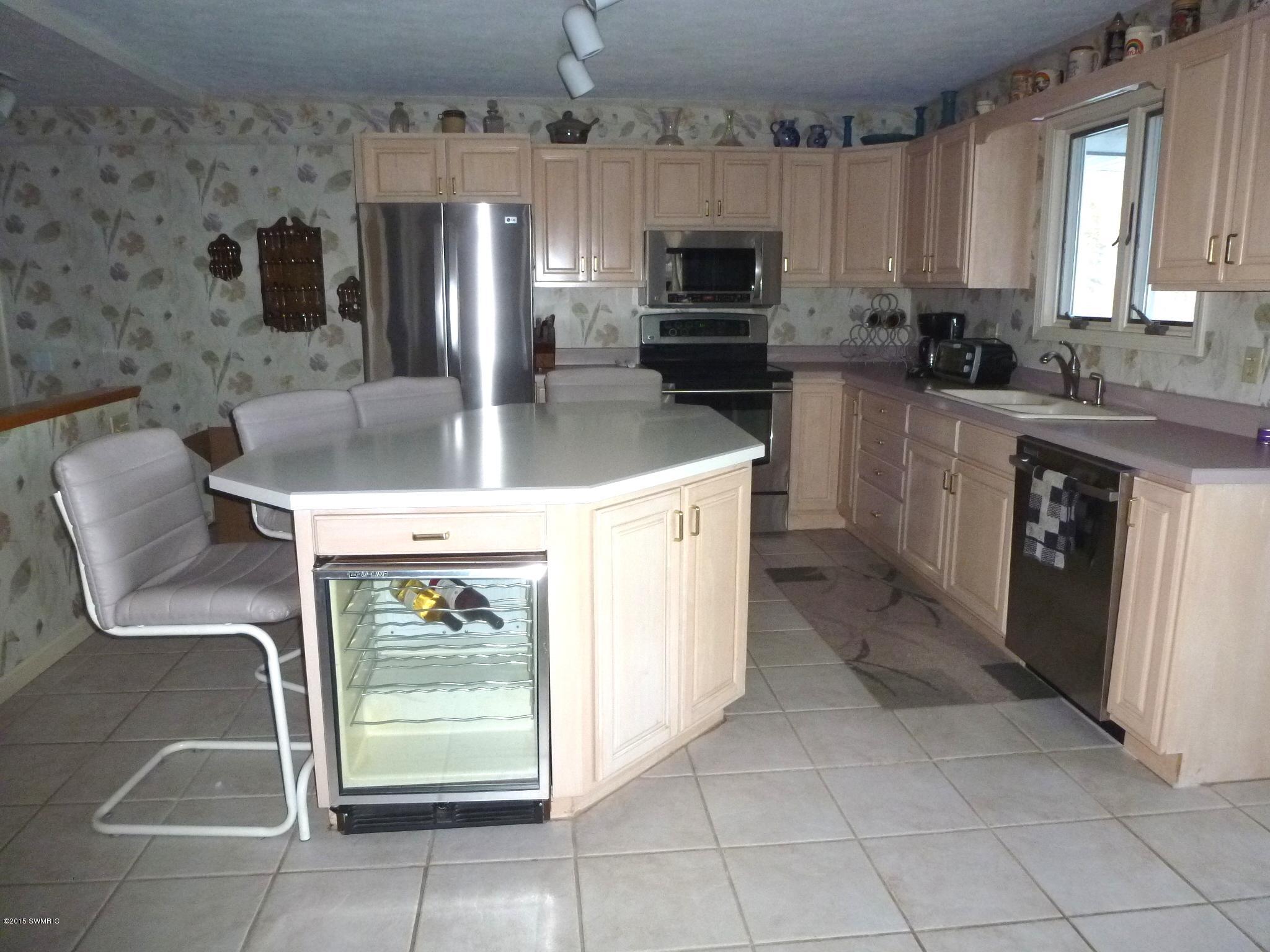 27032 Mahle Landing Road Sturgis, MI 49091 - Photo 5 of 31 Kitchen Island