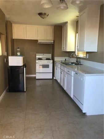 $2,200 | 16512 Batson Place, Victorville, CA 92395