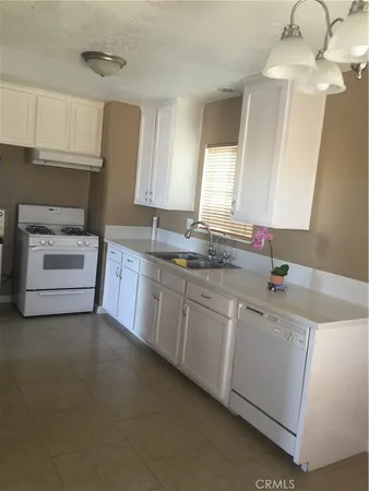 $2,200 | 16512 Batson Place, Victorville, CA 92395