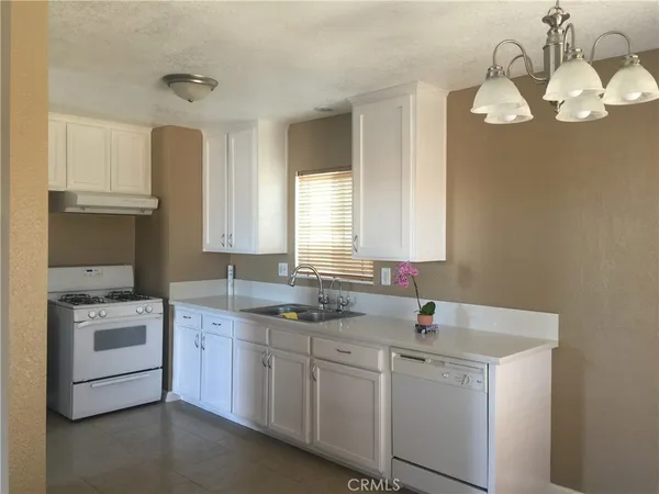 $2,200 | 16512 Batson Place, Victorville, CA 92395