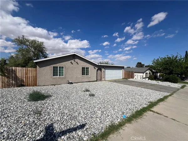 $2,200 | 16512 Batson Place, Victorville, CA 92395