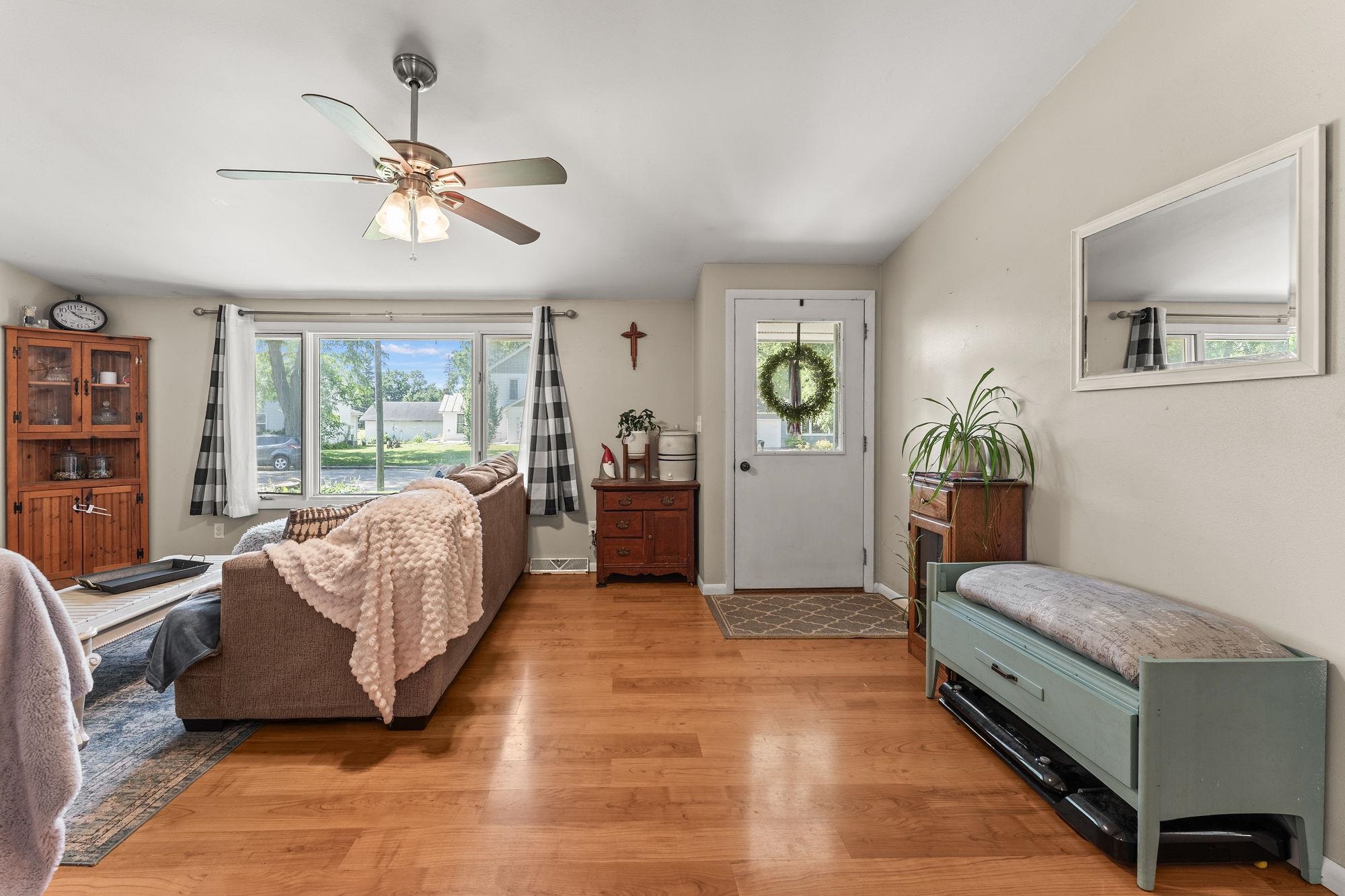 631 10th Street Baraboo, WI 53913 - Photo 13 of 48