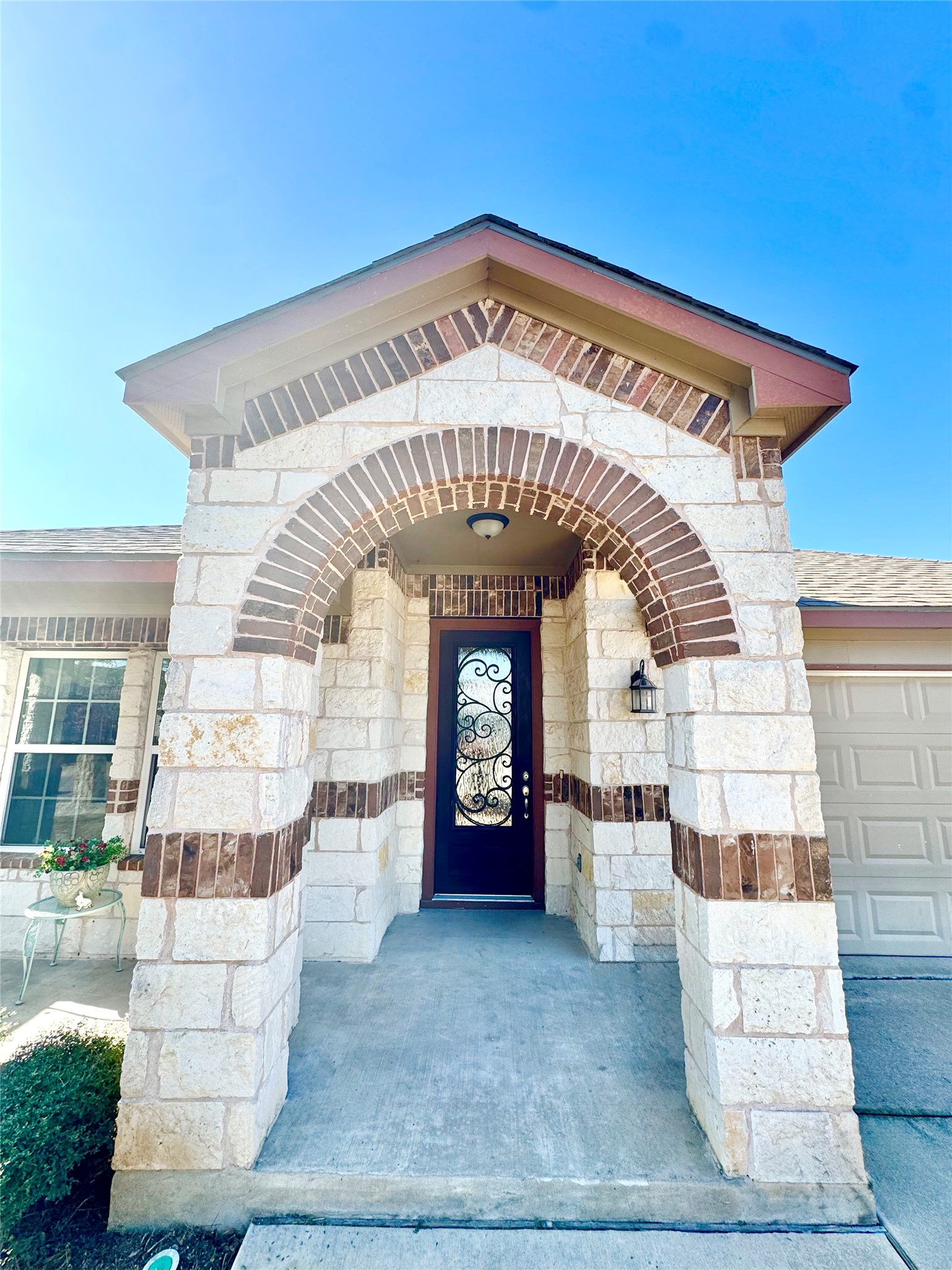 413 Gettysburg Loop Elgin, TX 78621 - Photo 3 of 32 a view of entryway with a couch