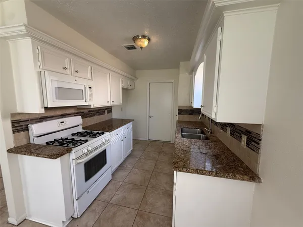 $1,800 | 4223 Steep Rock Drive, Pasadena, TX 77504