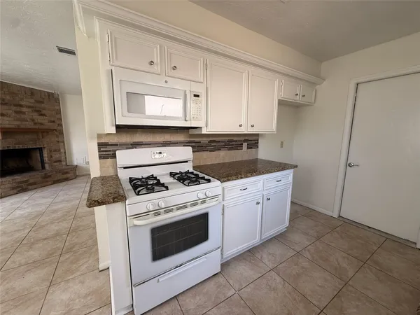 $1,800 | 4223 Steep Rock Drive, Pasadena, TX 77504