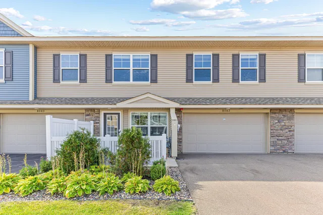 $354,500 | 8042 Abercrombie Lane, Woodbury, MN 55129
