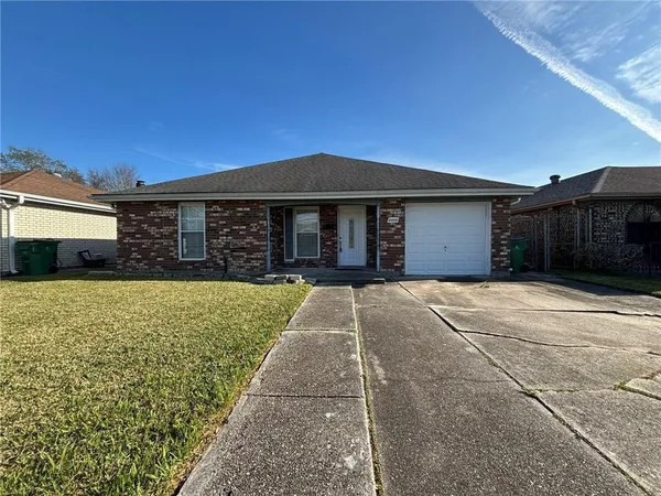 $1,800 | 1209 Maplewood Drive, Harvey, LA 70058
