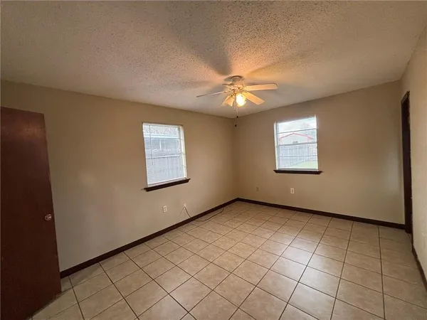 $1,800 | 1209 Maplewood Drive, Harvey, LA 70058