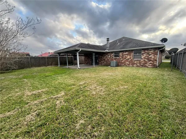 $1,800 | 1209 Maplewood Drive, Harvey, LA 70058