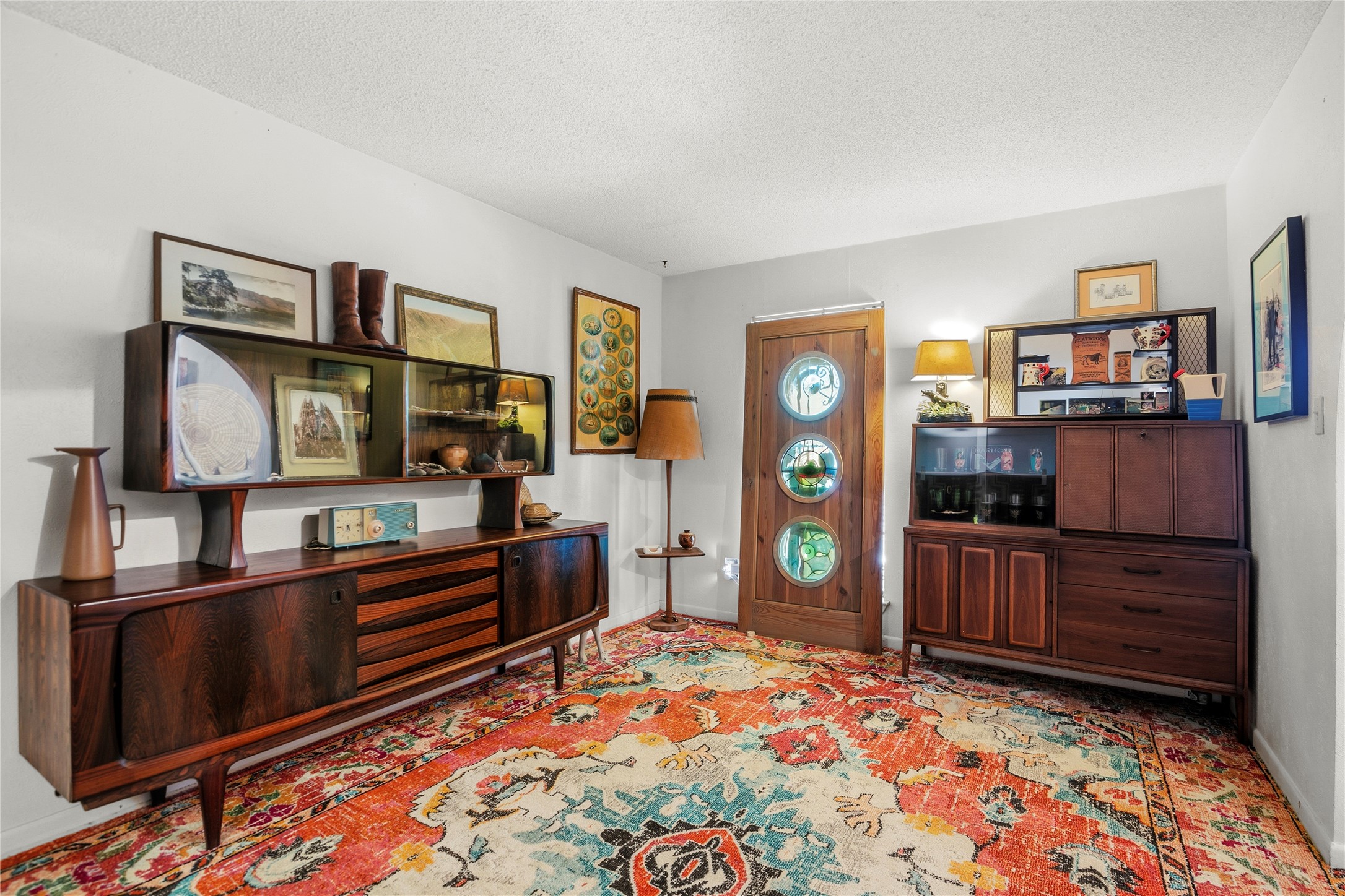 5403 Jeffburn Cove Austin, TX 78745 - Photo 28 of 40 a bedroom with furniture and book shelf