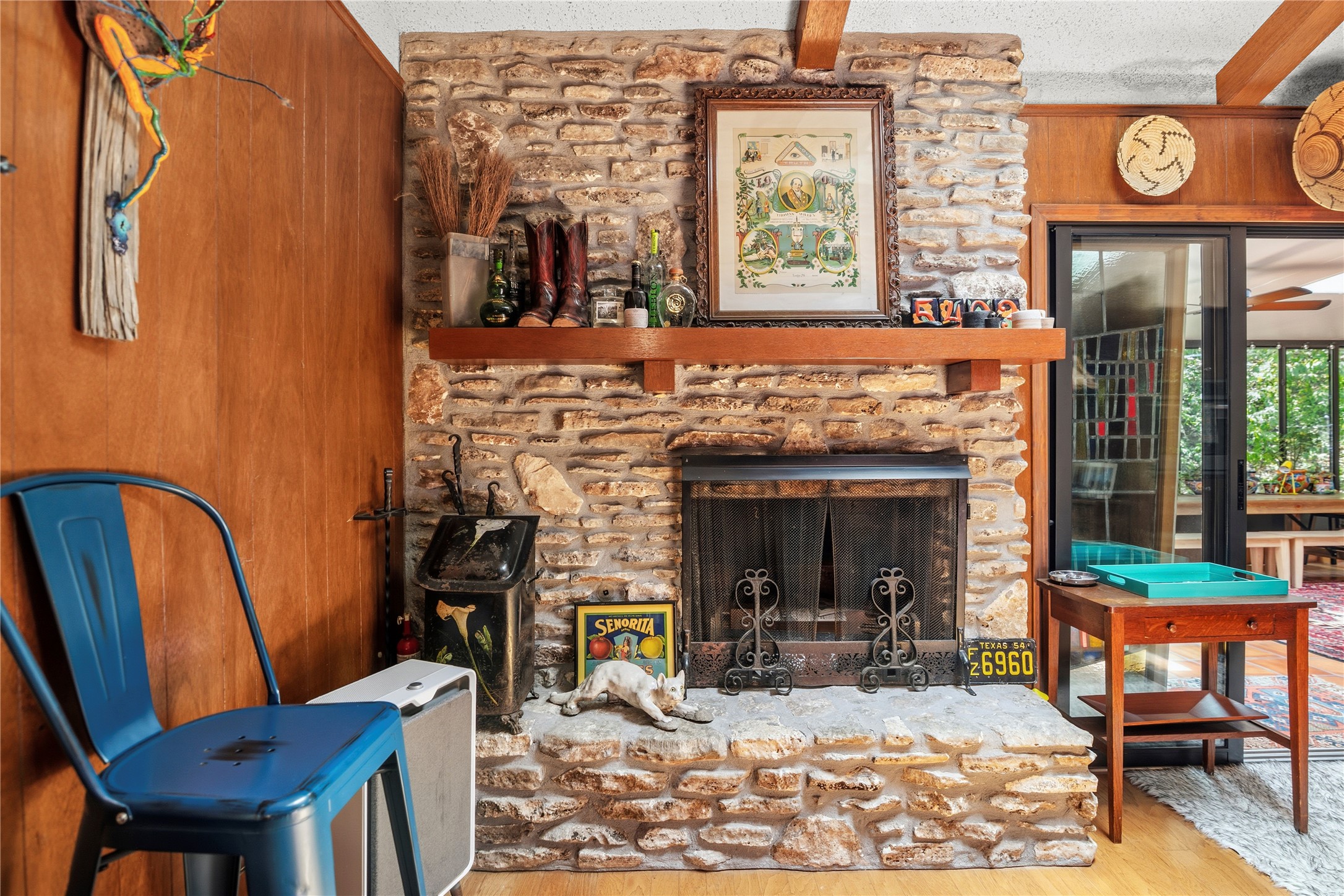 5403 Jeffburn Cove Austin, TX 78745 - Photo 9 of 40 a view of a livingroom with furniture and a fireplace