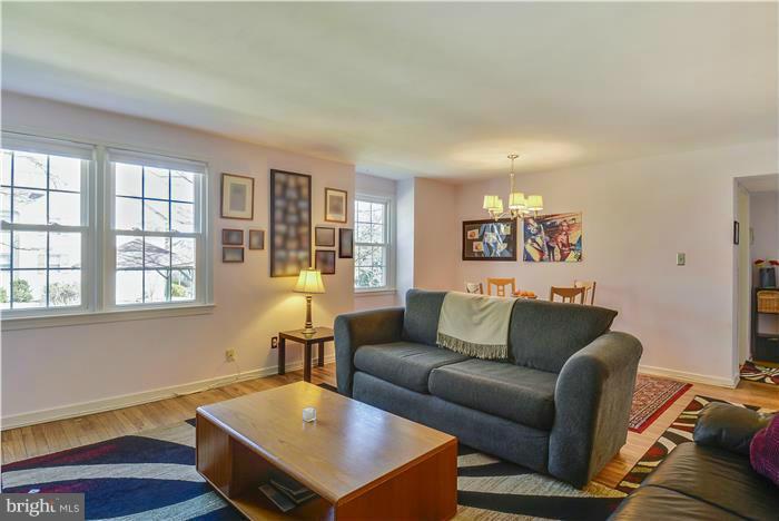 2213 Washington Avenue, Unit W103 Silver Spring, MD 20910 - Photo 4 of 14 Living Room