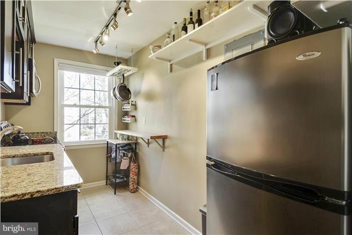 2213 Washington Avenue, Unit W103 Silver Spring, MD 20910 - Photo 6 of 14 Kitchen