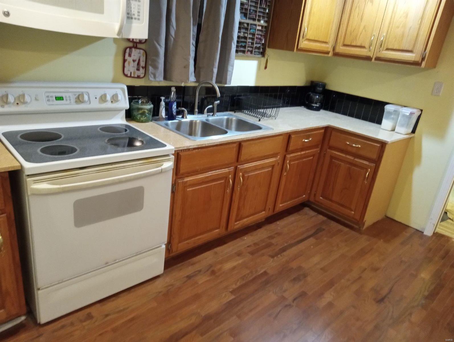 1855 Chambers Road St. Louis, MO 63136 - Photo 2 of 10