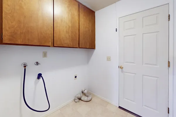 a view of a entrance door of the house